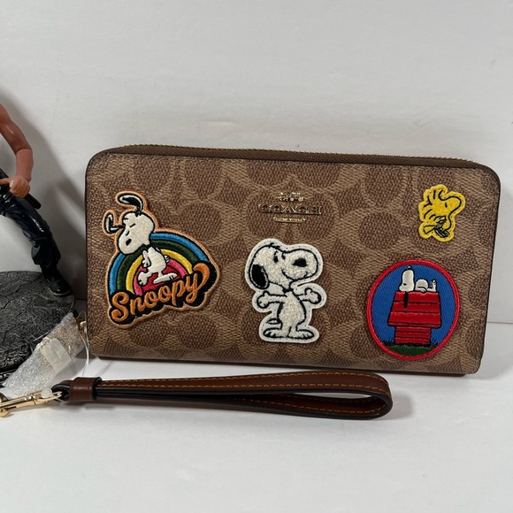 Coach X Peanuts Long Zip Around Wallet In Signature Canvas With Patches Purse - Picture 1 of 4